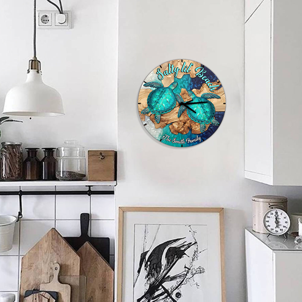 Salty Lil' Beach - Personalisierte Schildkröten-Wanduhr
