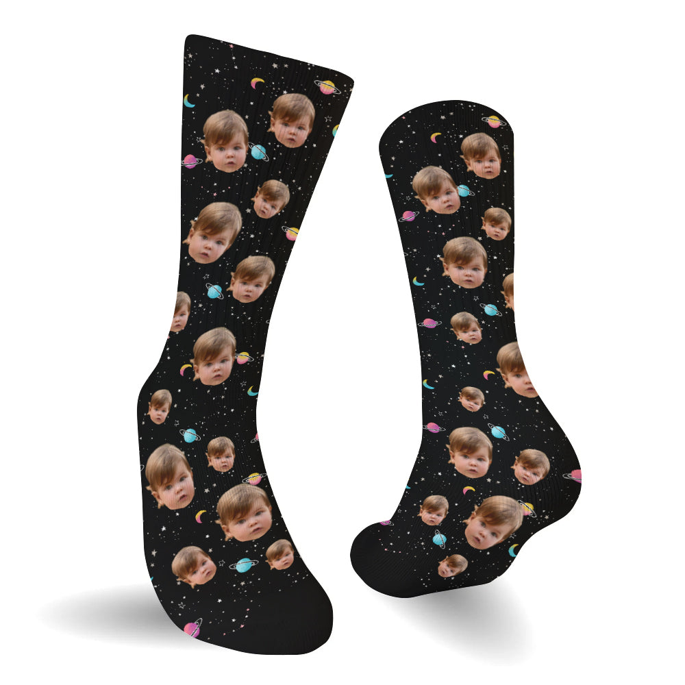 Personalisierte Socken mit Galaxy-Gesichtsmotiven für die Enkelin