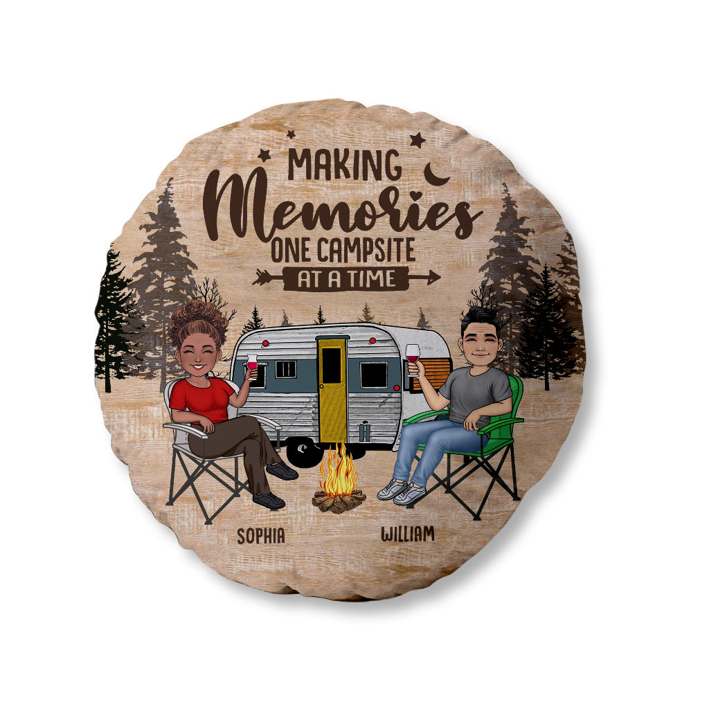 Glücklicher Camper – Campinggeschenk für Ehemann, Ehefrau, Freund, Partner – Personalisiertes Kissen in Form eines Kissens