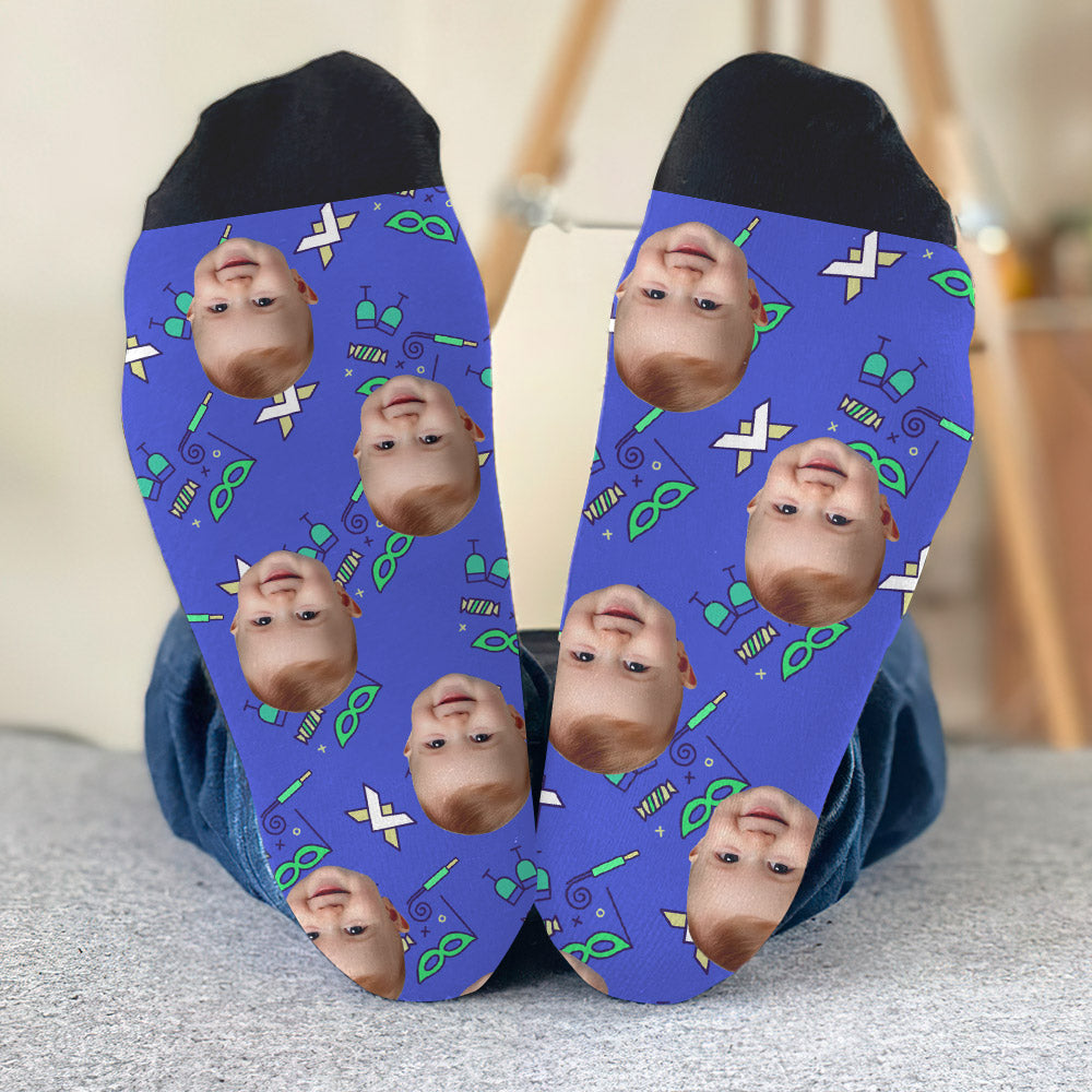 Individuelles Gesichtsmuster für Partys – personalisierte Socken für den Enkel