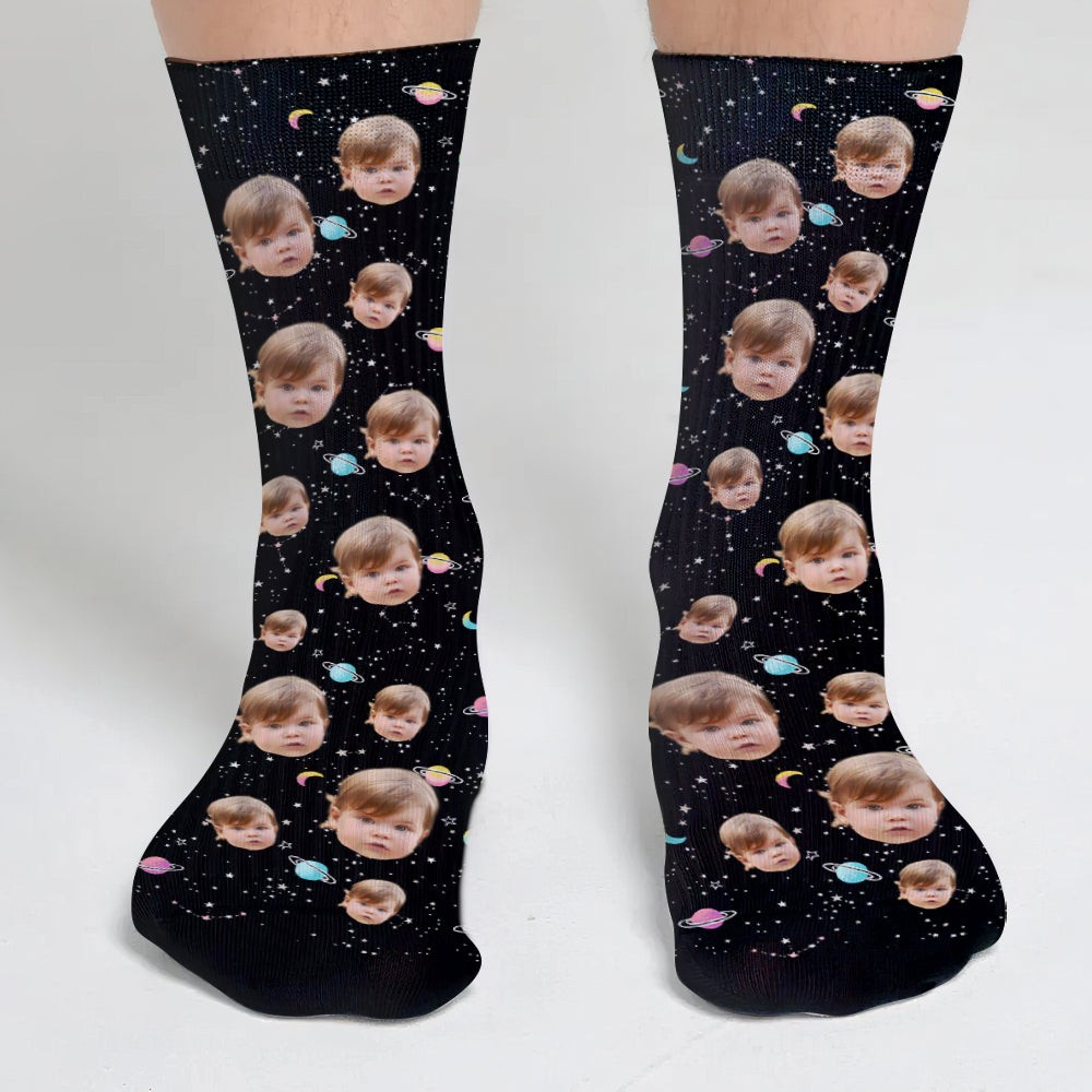 Personalisierte Socken mit Galaxy-Gesichtsmotiven für die Enkelin
