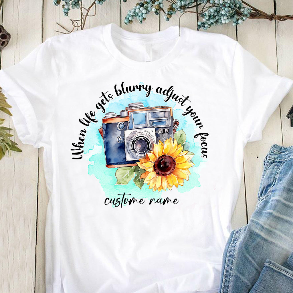 Wenn das Leben verschwommen wird, richte deinen Fokus neu aus – personalisiertes Fotografie-T-Shirt und Hoodie