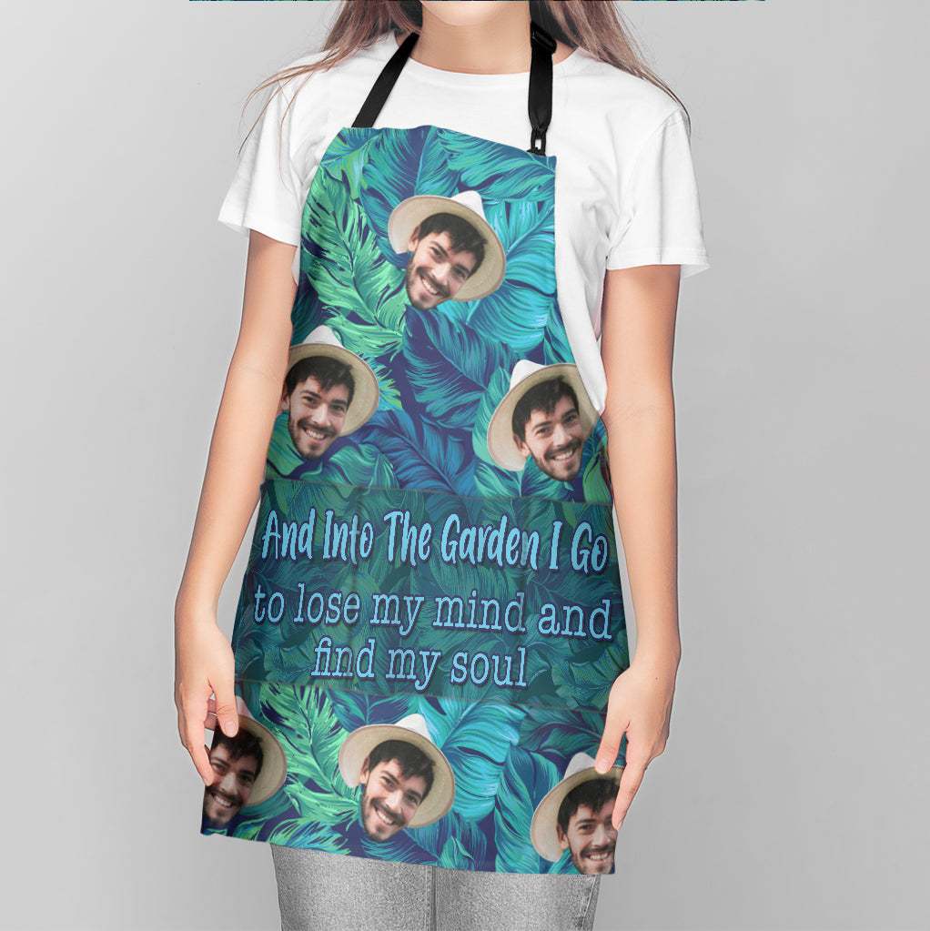 Und ab in den Garten – Gartengeschenk für Mama, Papa, Oma, ihn, sie, Ehefrau, Ehemann, Freundin, Freund – Personalisierte Schürze
