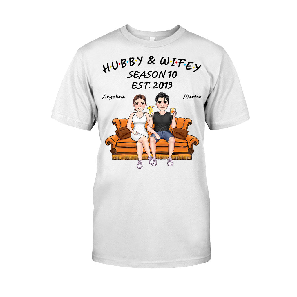 Ehemann und Ehefrau – Personalisiertes T-Shirt und Hoodie für Ehepaare