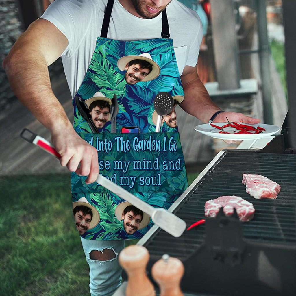Und ab in den Garten – Gartengeschenk für Mama, Papa, Oma, ihn, sie, Ehefrau, Ehemann, Freundin, Freund – Personalisierte Schürze