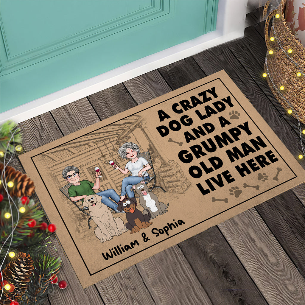 Eine verrückte Hundelady und ein griesgrämiger alter Mann – personalisierte Hunde-Fußmatte