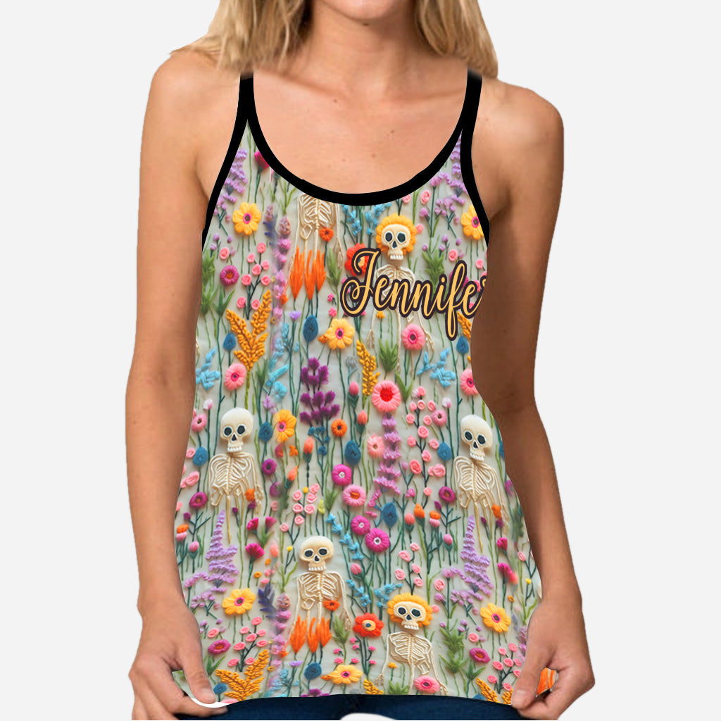 Personalisiertes Tanktop mit Totenkopf-Kreuz und Blumen-Skelett-Motiv