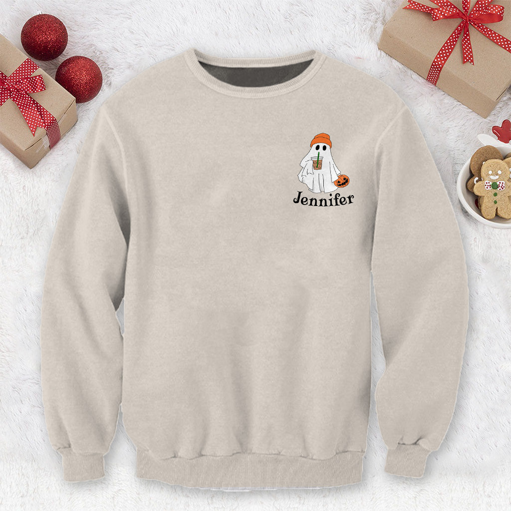 Eiskaffee mit kleinem Geist – personalisierter Halloween-Pullover