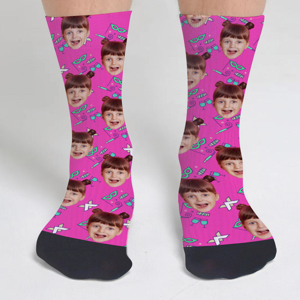 Individuelles Gesichtsmuster für Partys – personalisierte Socken für die Tochter