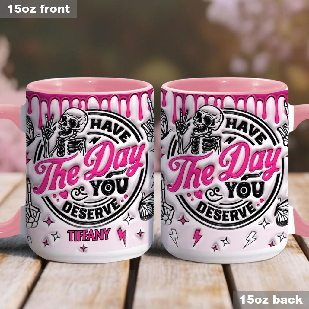 Genieße den Tag, den du verdienst – personalisierte Tasse mit Totenkopf-Akzent