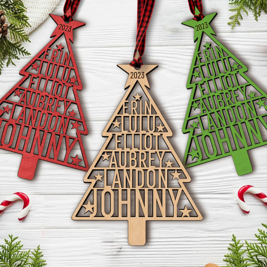 Weihnachtsbaum mit Familiennamen – Personalisierter Familienschmuck