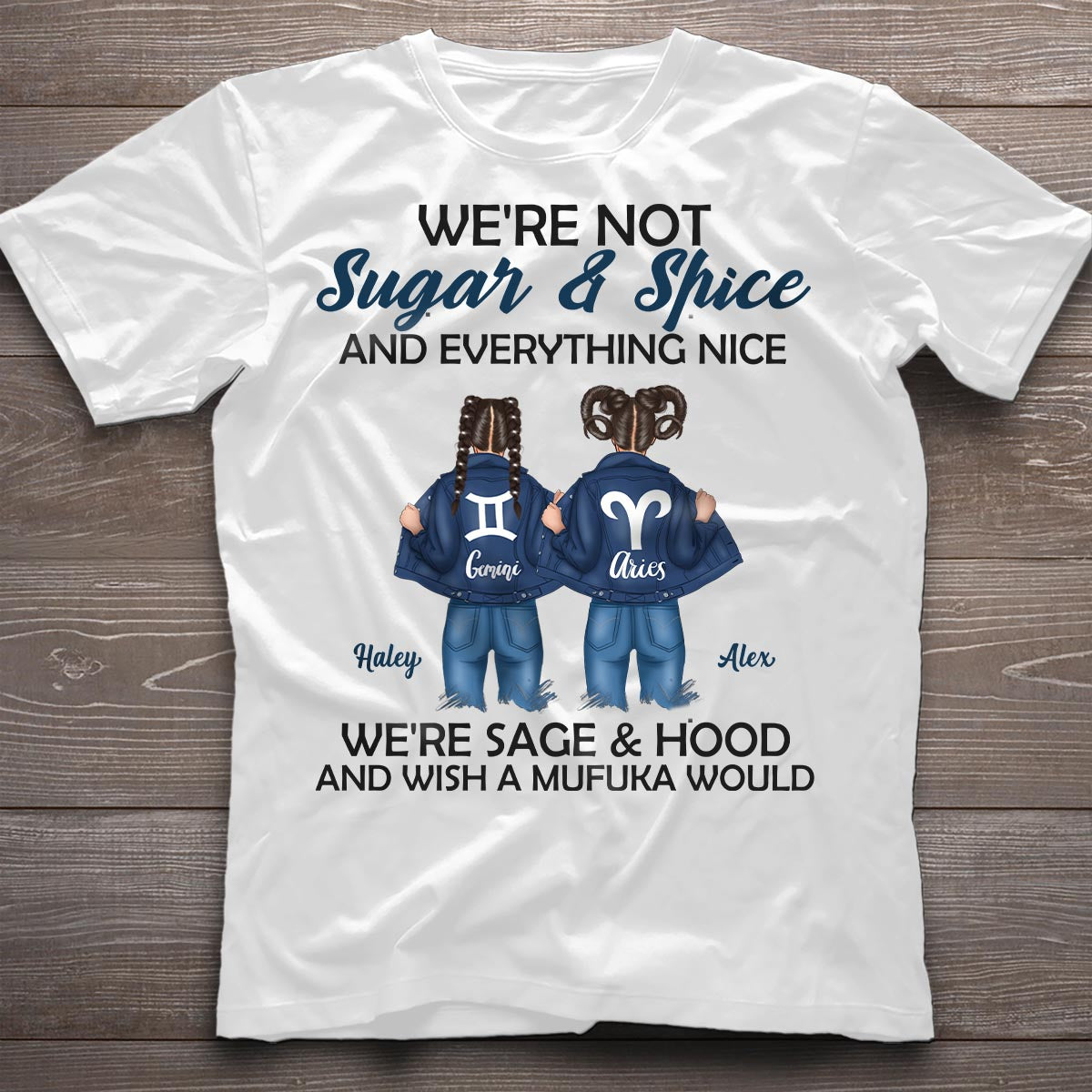 Gemeinsam im Ärger – Personalisiertes T-Shirt und Hoodie für beste Freundinnen