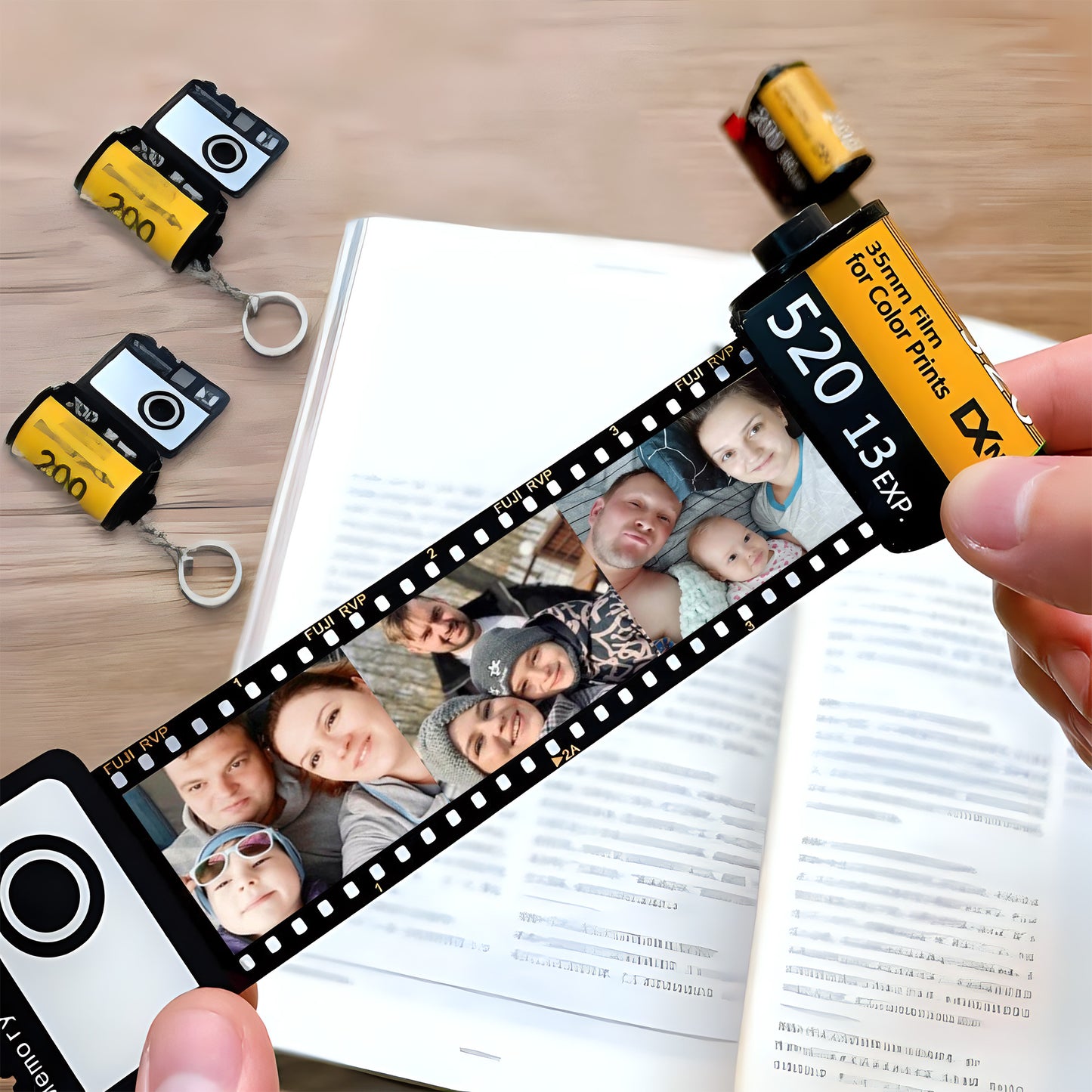 Meine Familie – Personalisierter Schlüsselanhänger mit Familienfilmrolle
