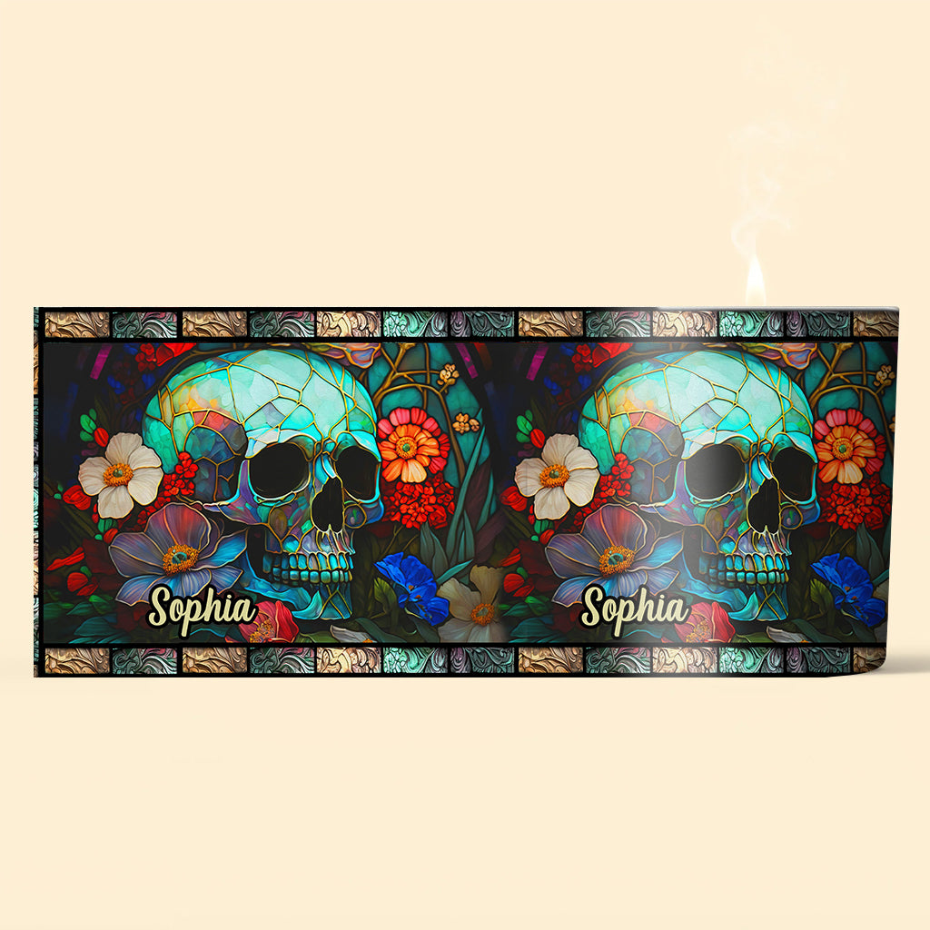 Blumenschädel – Personalisierte Totenkopfkerze mit Holzdeckel