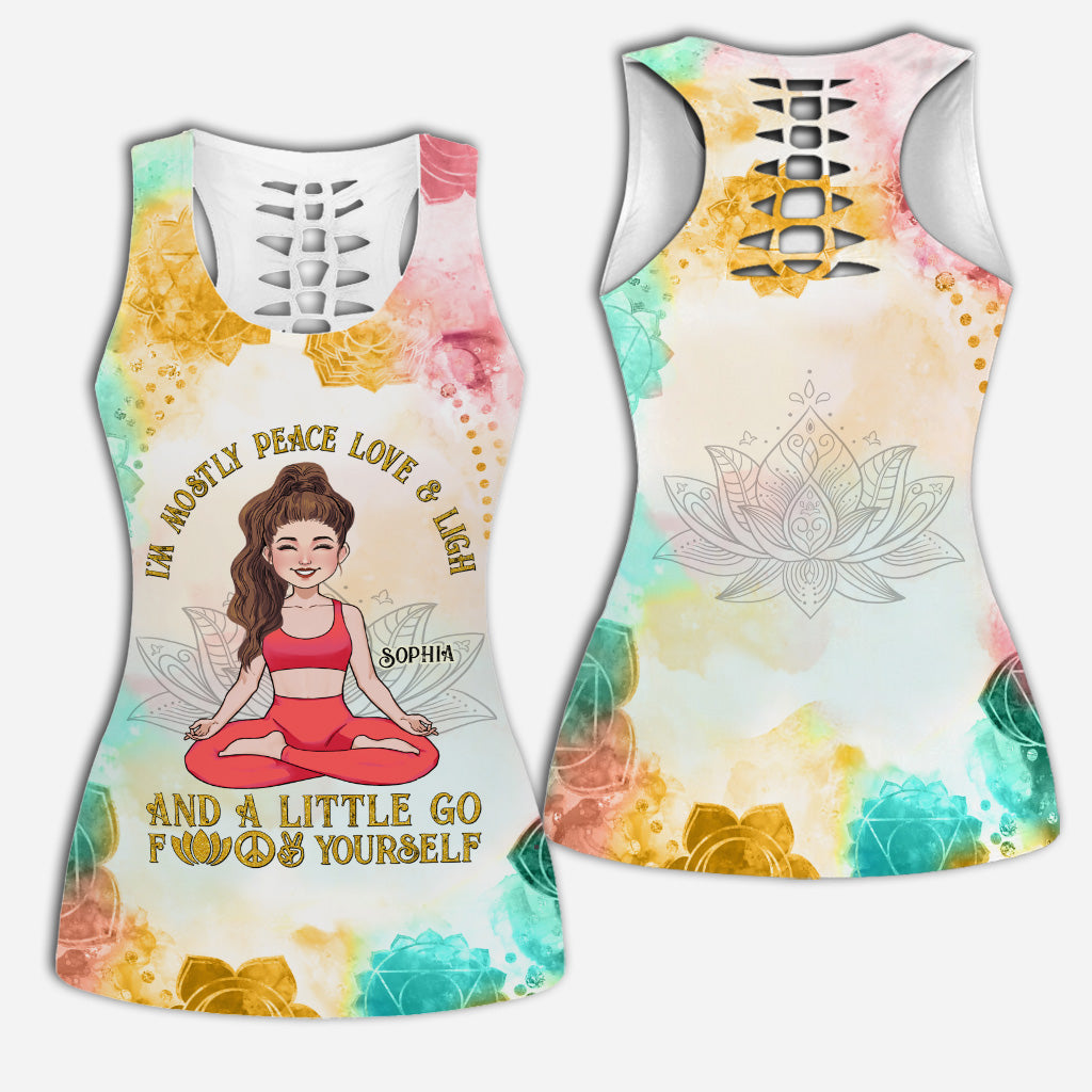 Ich bin vor allem Frieden, Liebe und Licht – personalisiertes Yoga Hollow Tanktop und Leggings