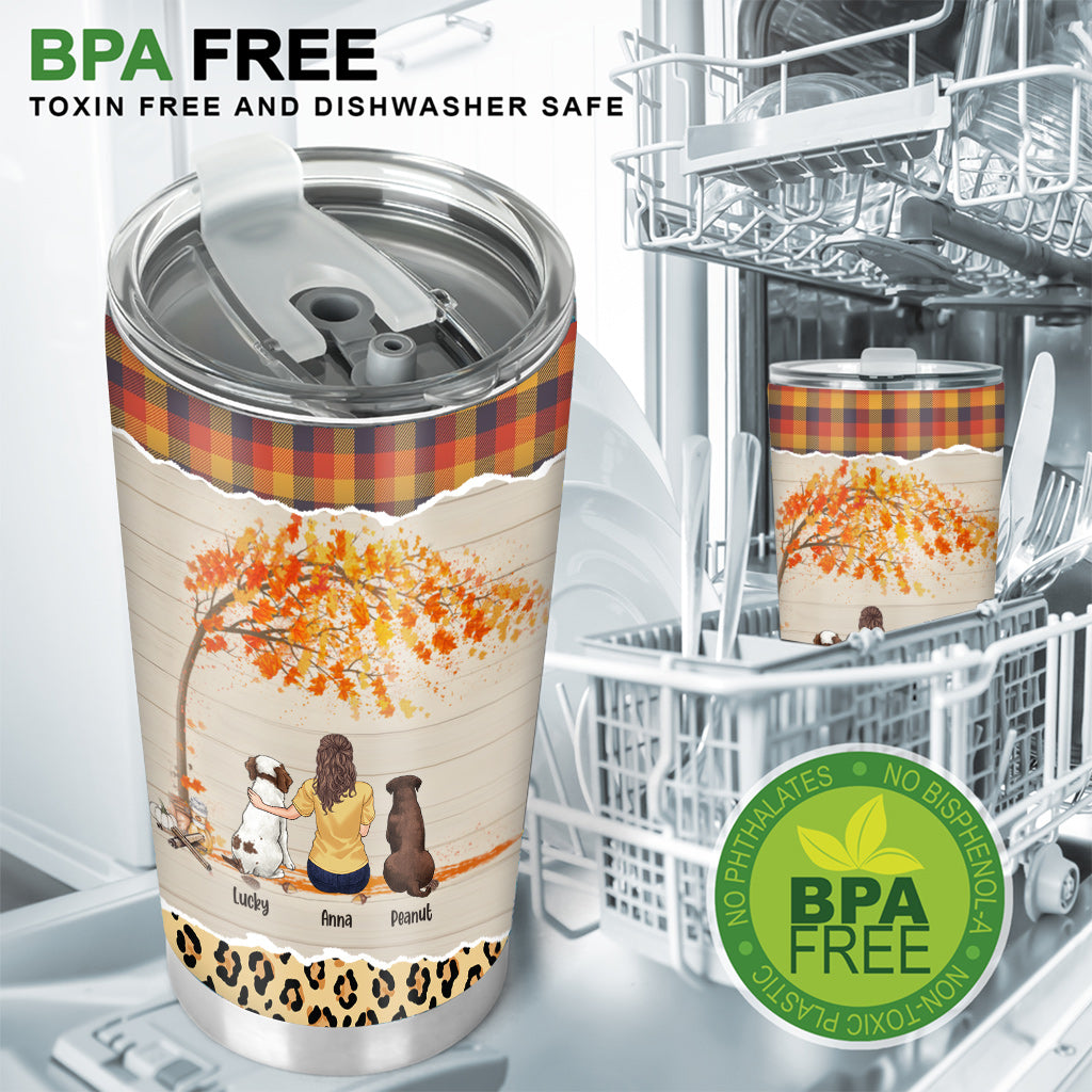 Einfach ein Mädchen, das den Herbst und Hunde liebt – personalisierter Hunde-Trinkbecher