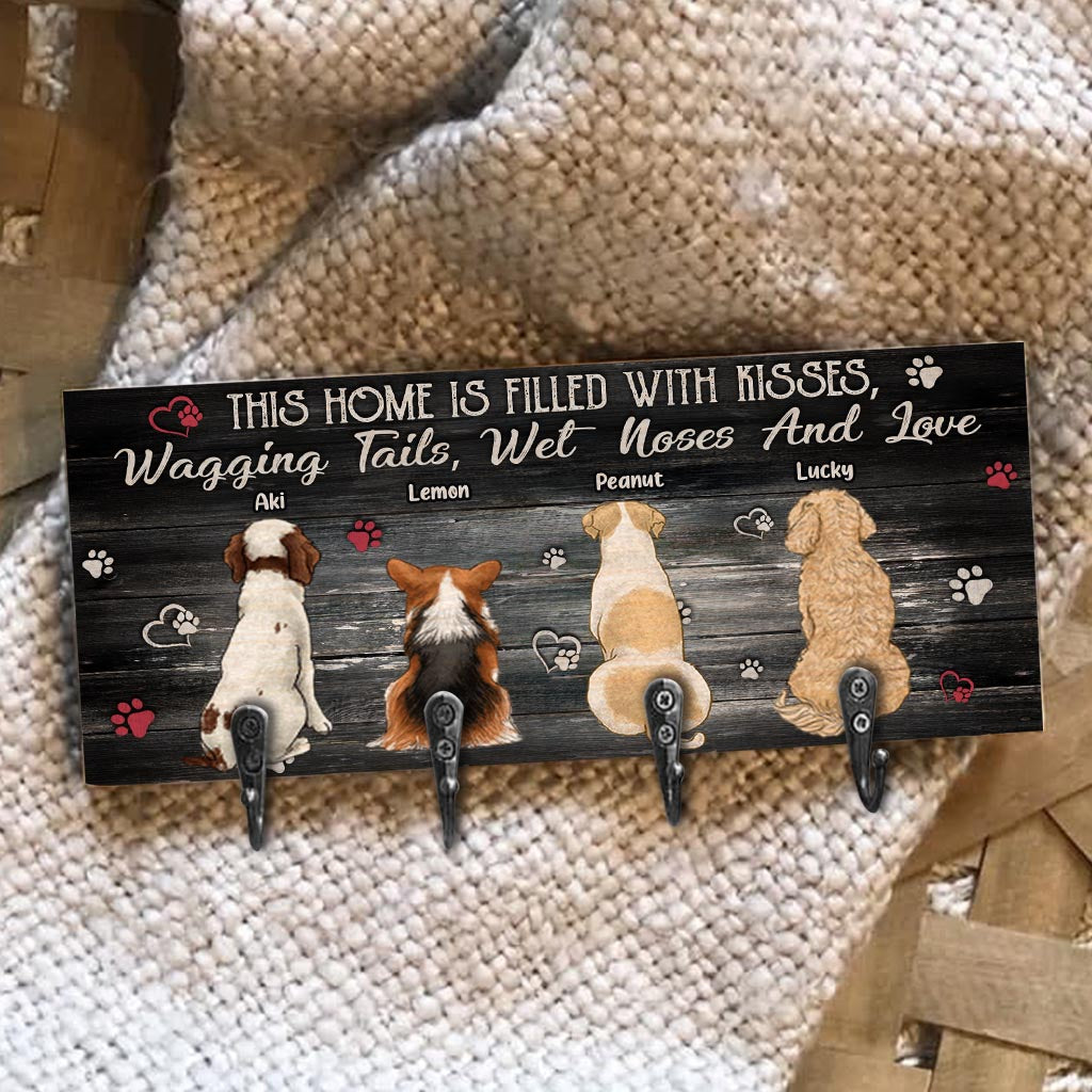 Dieses Zuhause ist voller Liebe – personalisierter Hundeschlüsselhalter