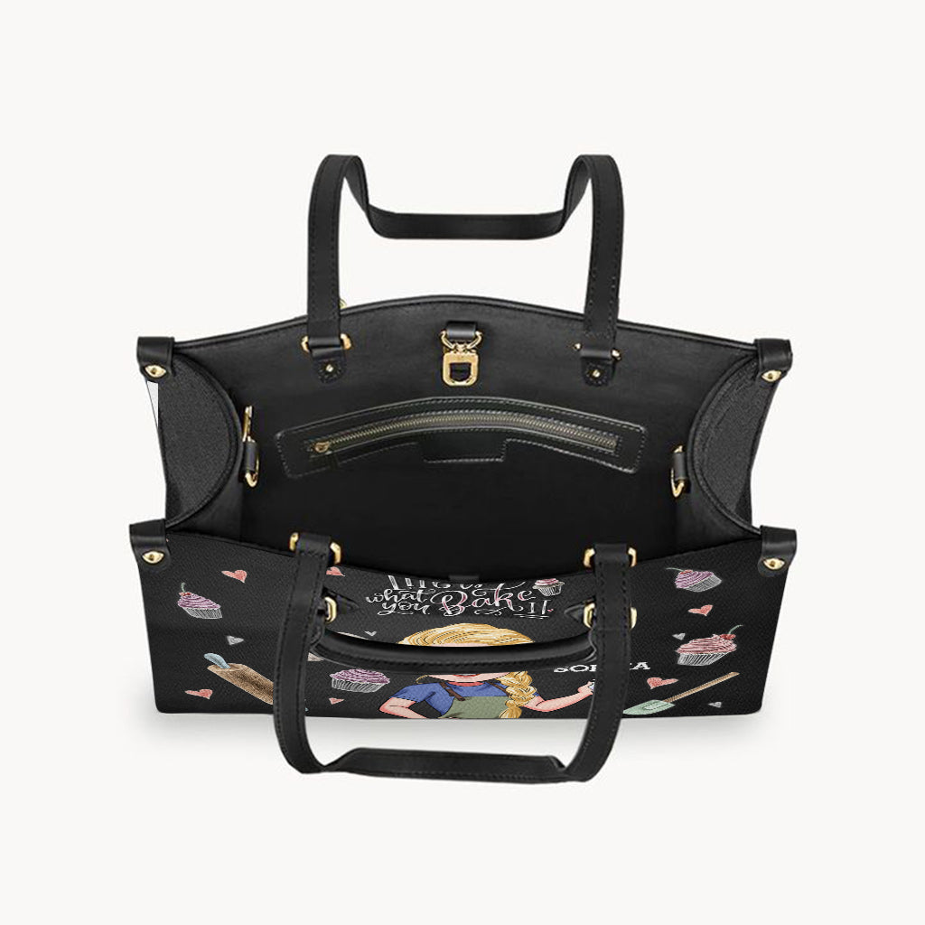 Das Leben ist, was du daraus backst – personalisierte Backhandtasche aus Leder