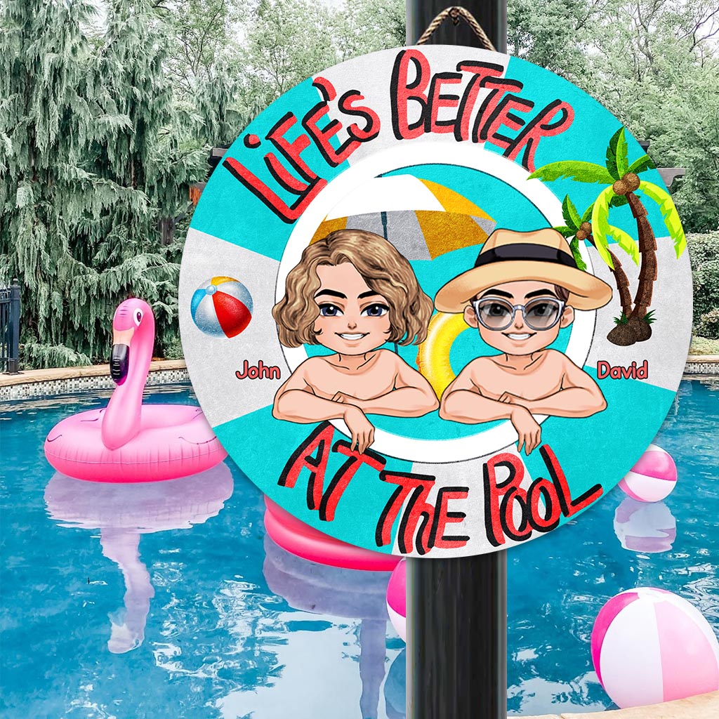 Das Leben ist schöner am Pool – Geschenkidee für Mama, Papa, Tochter, Sohn, Freundin, Freund, Ehefrau, Ehemann, Schwester, Bruder, Freunde – Personalisiertes rundes Metallschild