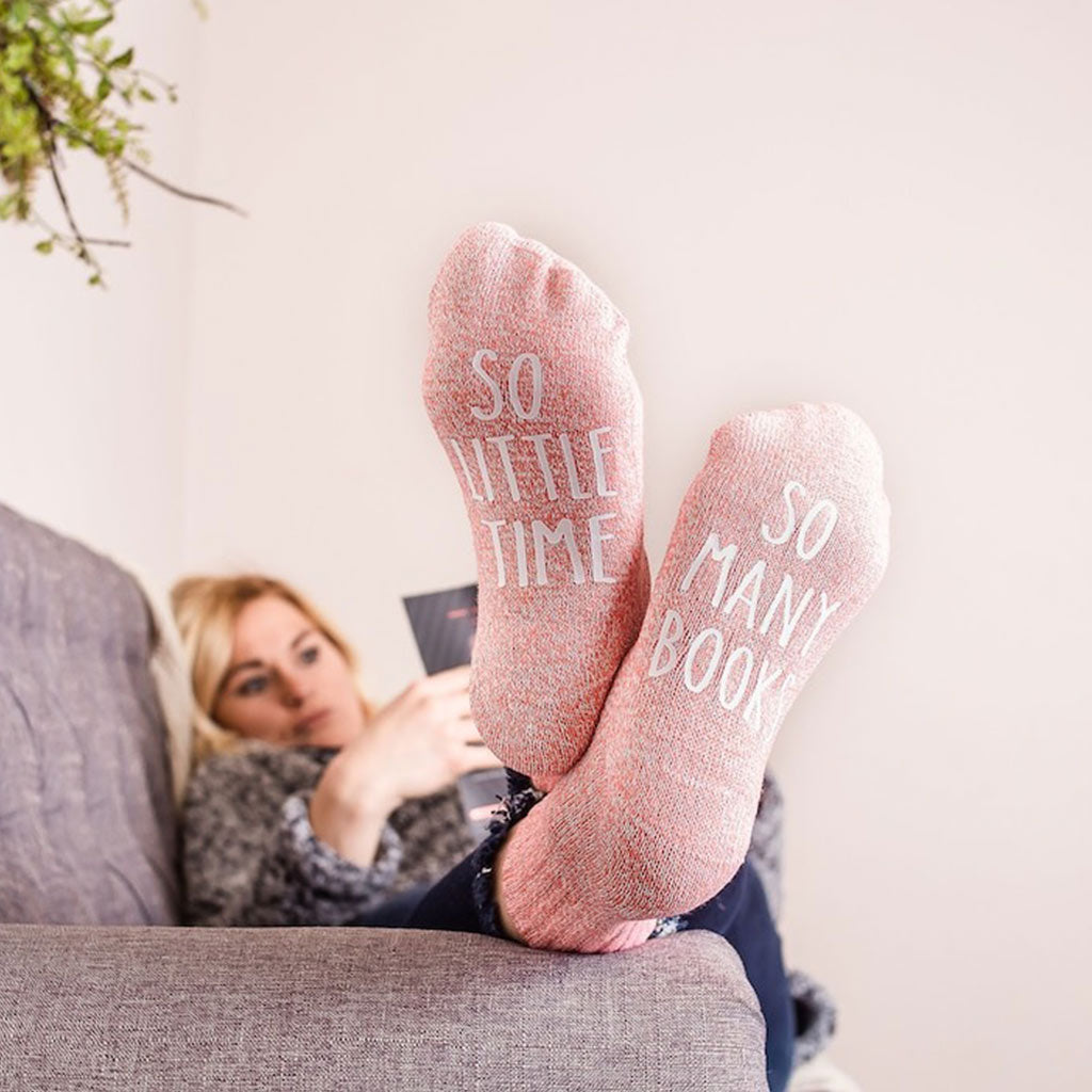 So viele Bücher, so wenig Zeit – personalisierte Buchsocken