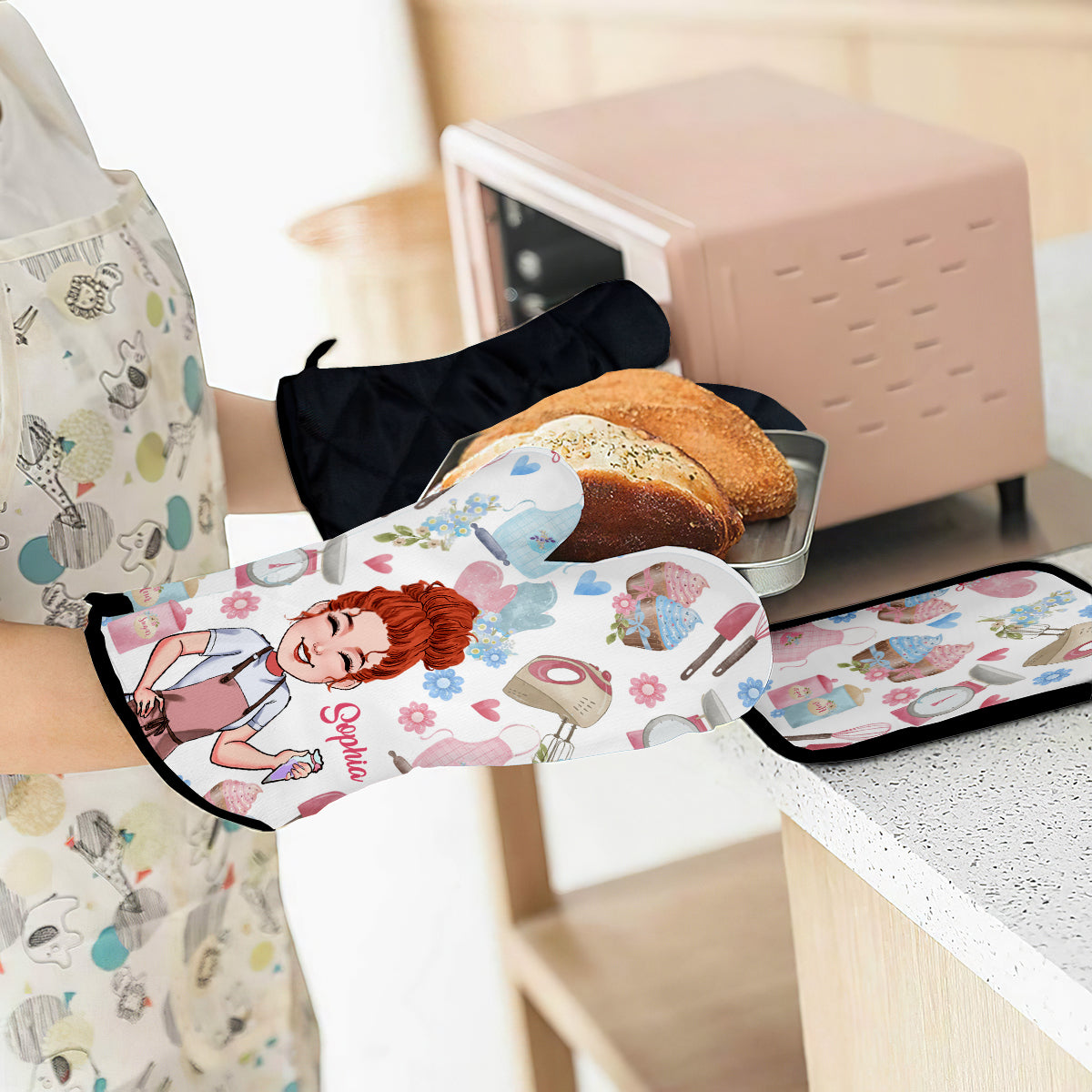 Einfach ein Mädchen, das Backen liebt – Personalisiertes Set aus Ofenhandschuhen und Topflappen