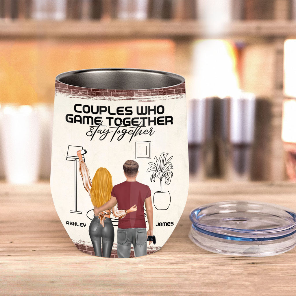 Gemeinsam spielende Paare bleiben zusammen – personalisierter Videospiel-Weinbecher