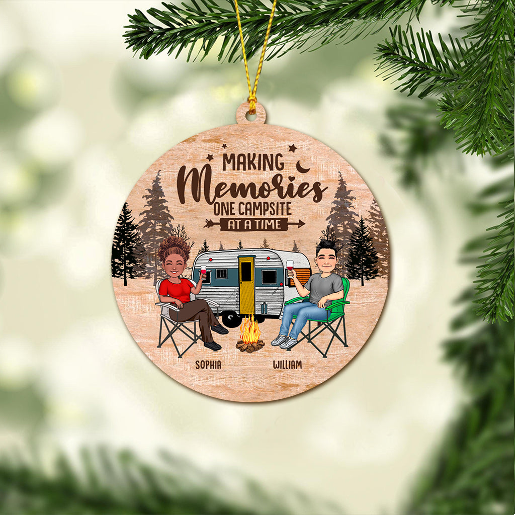 Fröhlicher Camper – Campinggeschenk für Ehemann, Ehefrau, Freund – Personalisierter Schmuck