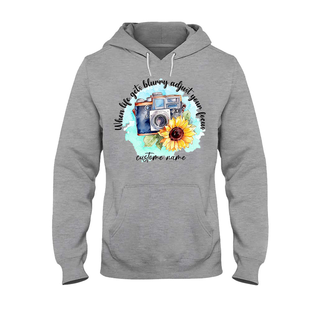 Wenn das Leben verschwommen wird, richte deinen Fokus neu aus – personalisiertes Fotografie-T-Shirt und Hoodie