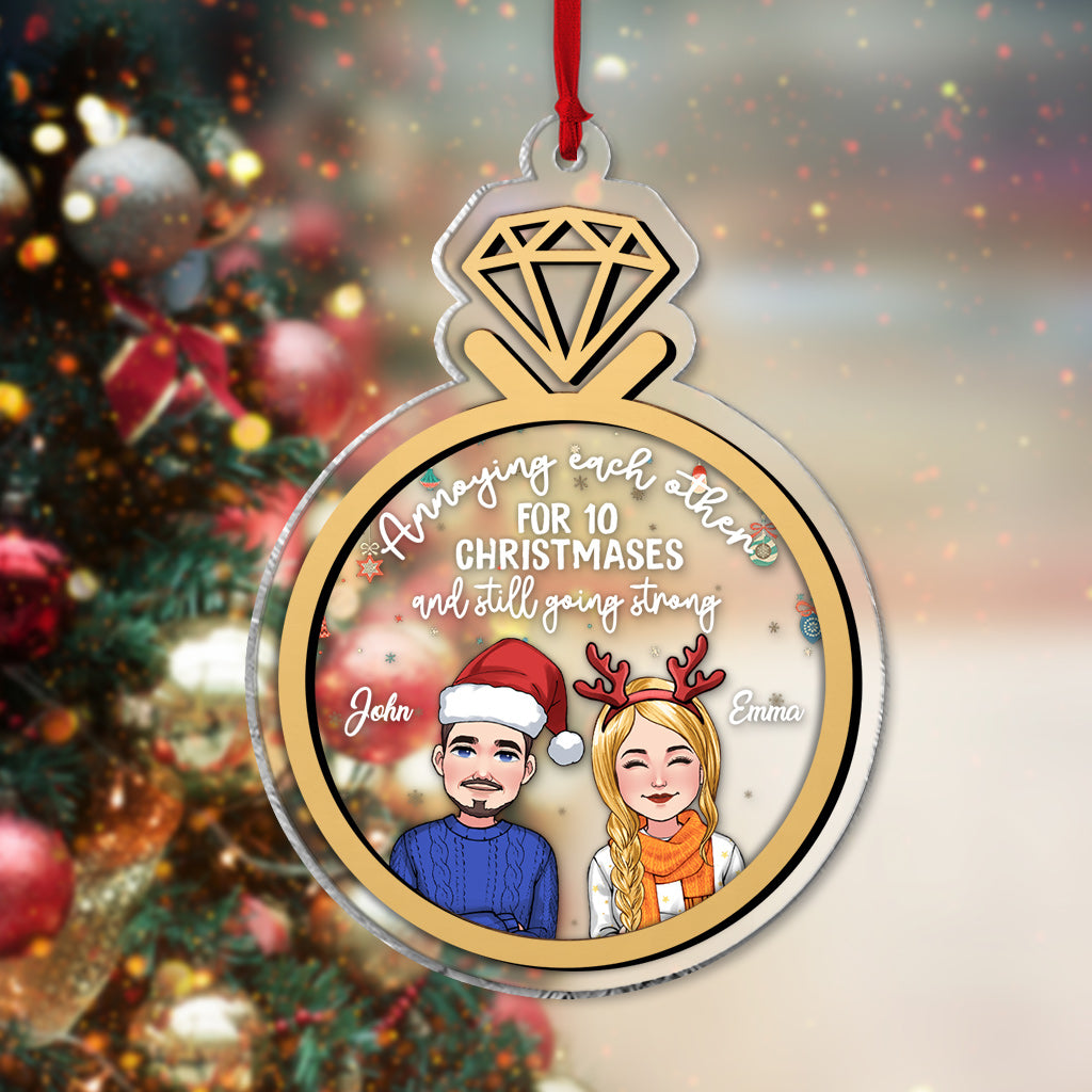 Sich zehn Weihnachten lang gegenseitig ärgern – Personalisierter zweilagiger Weihnachtsschmuck für Ehepaare
