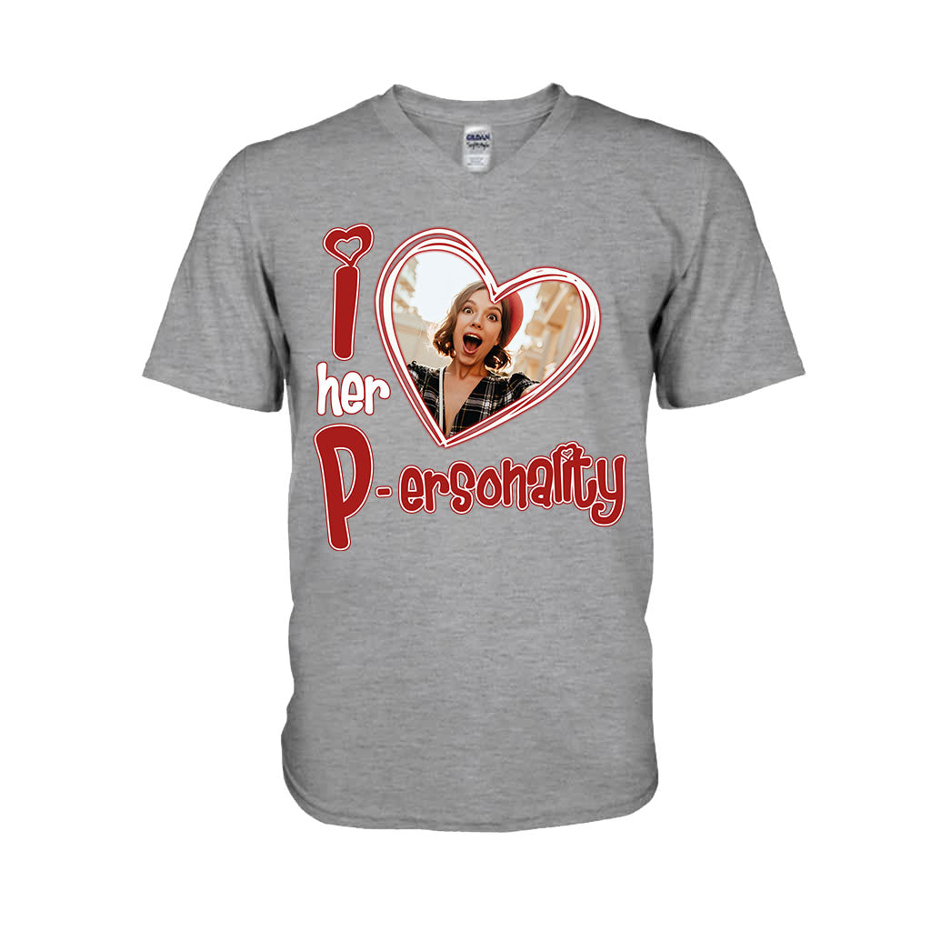 Ich liebe ihre Persönlichkeit, ich liebe seine Hingabe. Jeder Foto-Upload möglich – personalisiertes Partner-T-Shirt und Hoodie