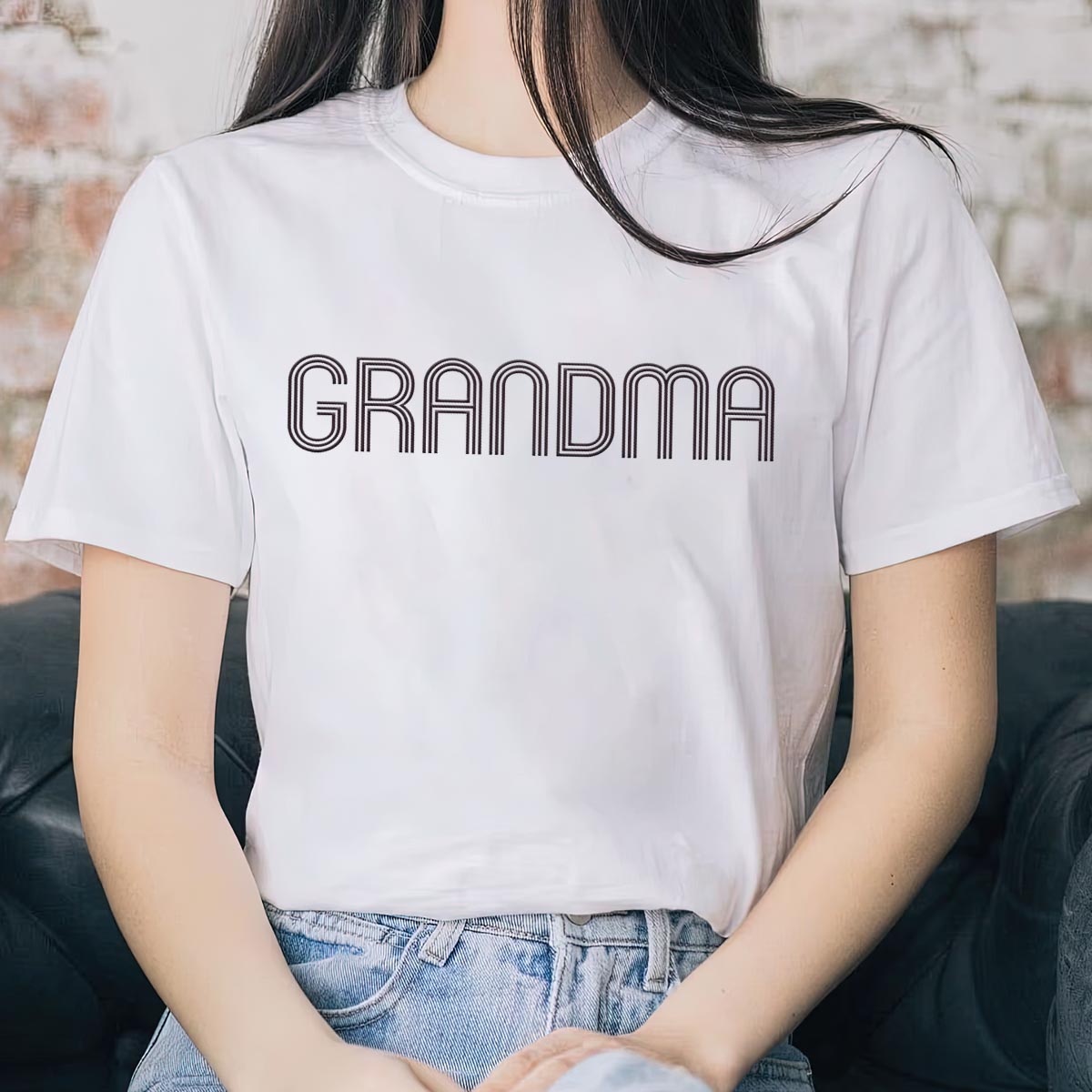 Personalisiertes T-Shirt mit Namensstickerei für Oma