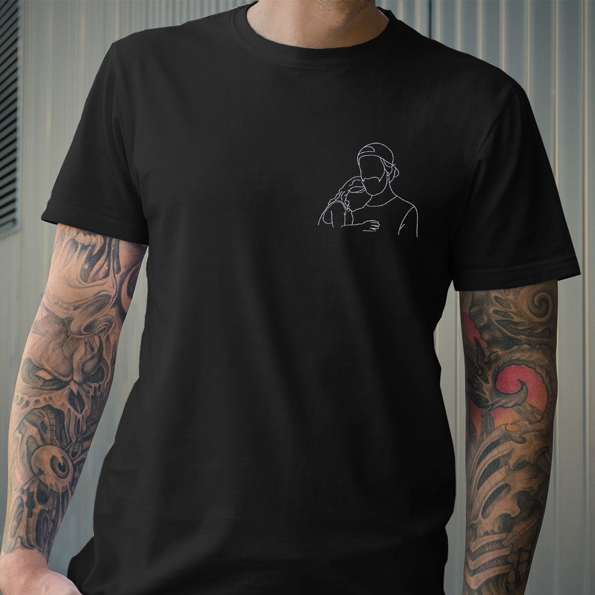 Individuelle Strichzeichnung – Personalisiertes, besticktes T-Shirt für Stiefväter