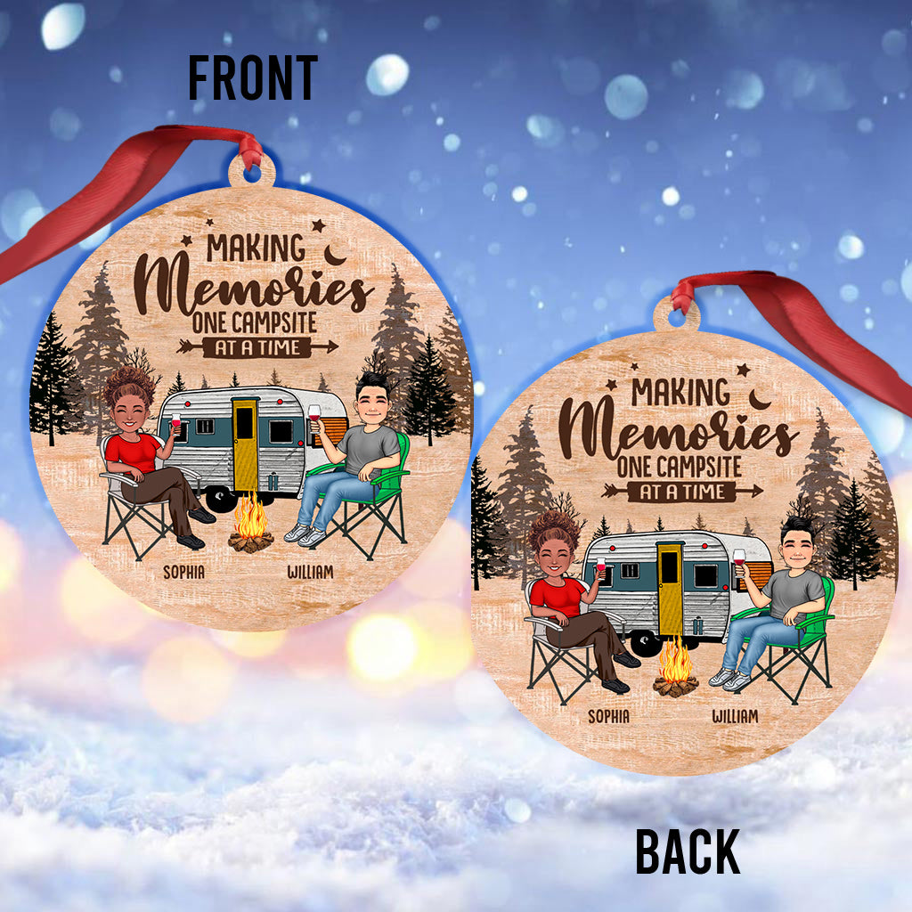 Fröhlicher Camper – Campinggeschenk für Ehemann, Ehefrau, Freund – Personalisierter Schmuck