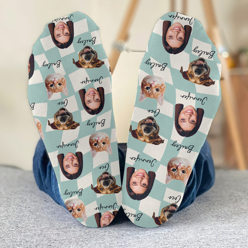 Beliebiges Foto-Upload auf kariertem Muster mit vielen Hintergrundfarben - personalisierte Katzensocken