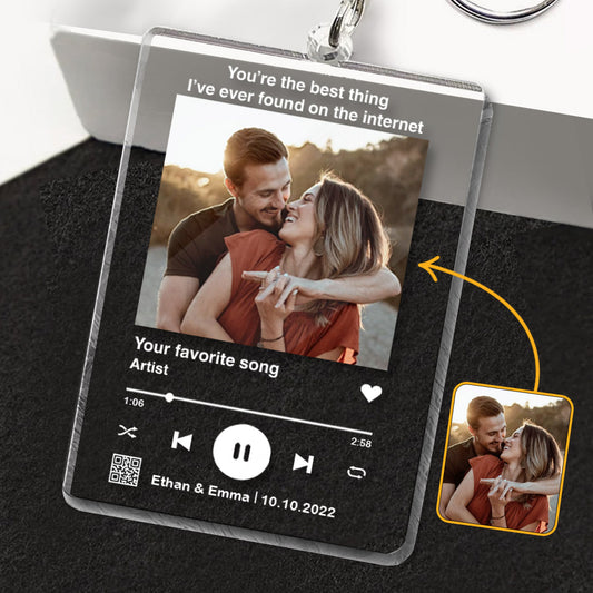 Personalisierter Schlüsselanhänger für Ehepaare mit Foto und Lieblingssong (per QR-Code scannbar)