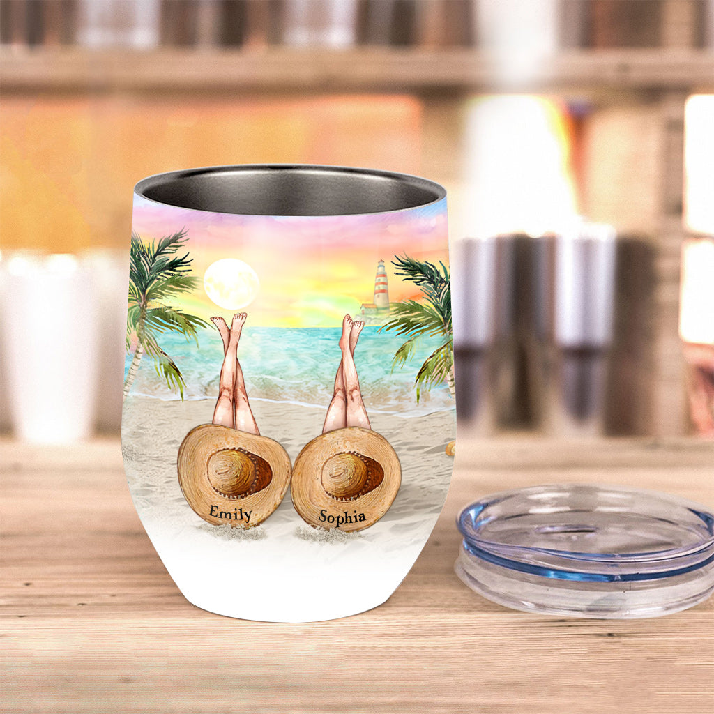 Beste Freundinnen sind die Schwestern, die wir uns selbst aussuchen – personalisierter Weinbecher für Meeresliebhaber