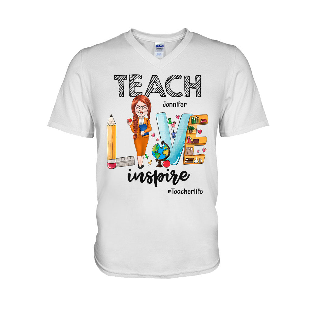 Lehren, Lieben, Inspirieren – Personalisiertes Lehrer-T-Shirt & Hoodie