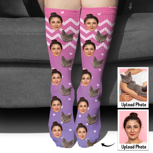 Individuelles lila Katzenmuster – personalisierte Socken