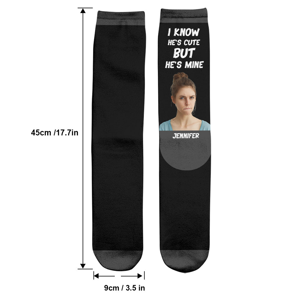 Ich weiß, er ist süß, aber er gehört mir – personalisierte Partner-Socken