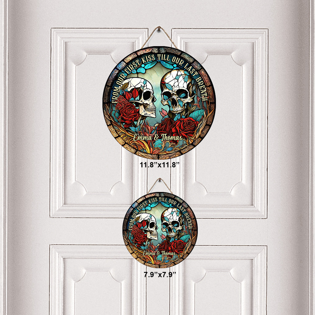 Vom ersten Kuss an – Totenkopf-Geschenk für Freundin, Ehemann, Freund, Ehefrau – Personalisiertes rundes Holzschild