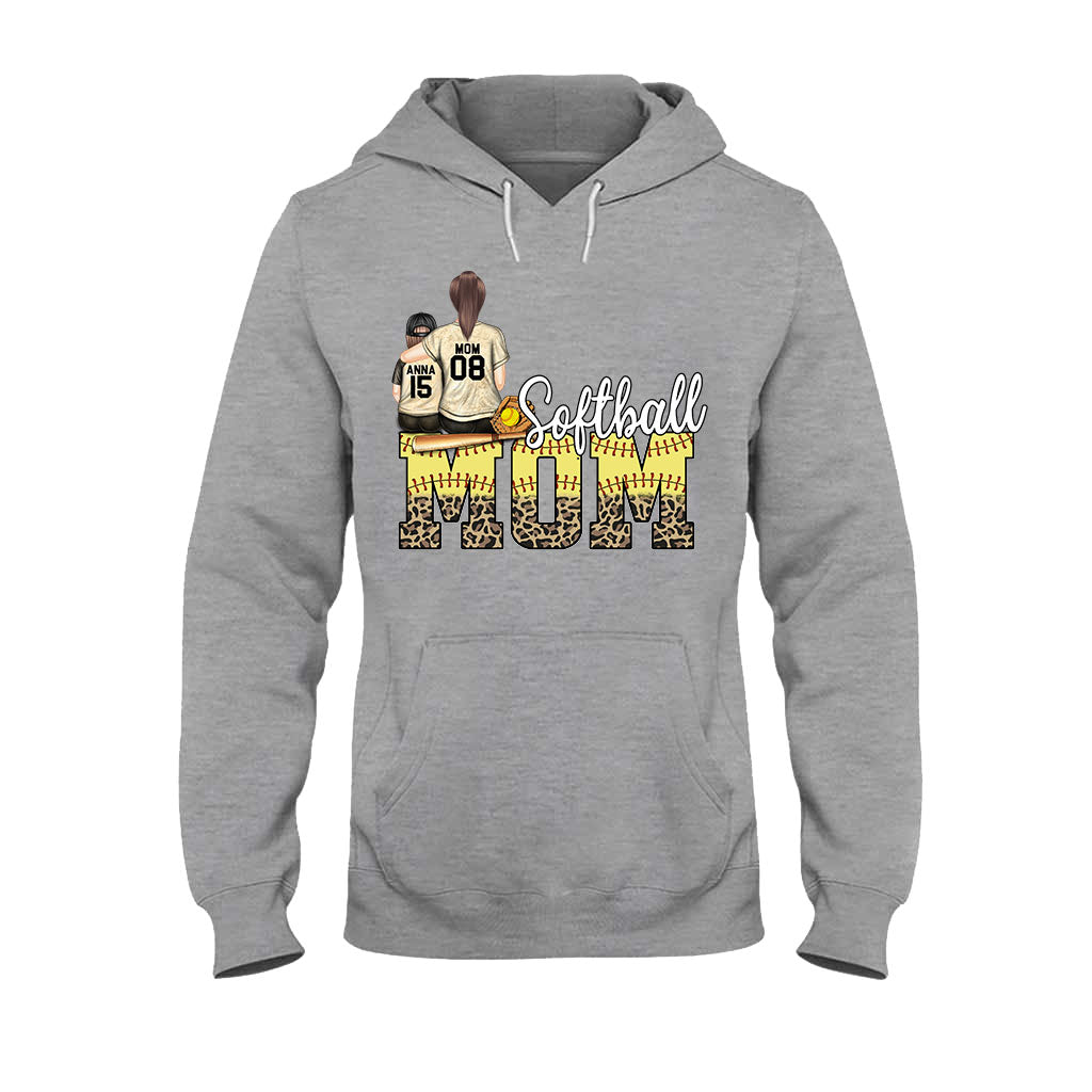 Softball-Mama – Softball-Geschenk für Mama – Personalisiertes T-Shirt und Hoodie