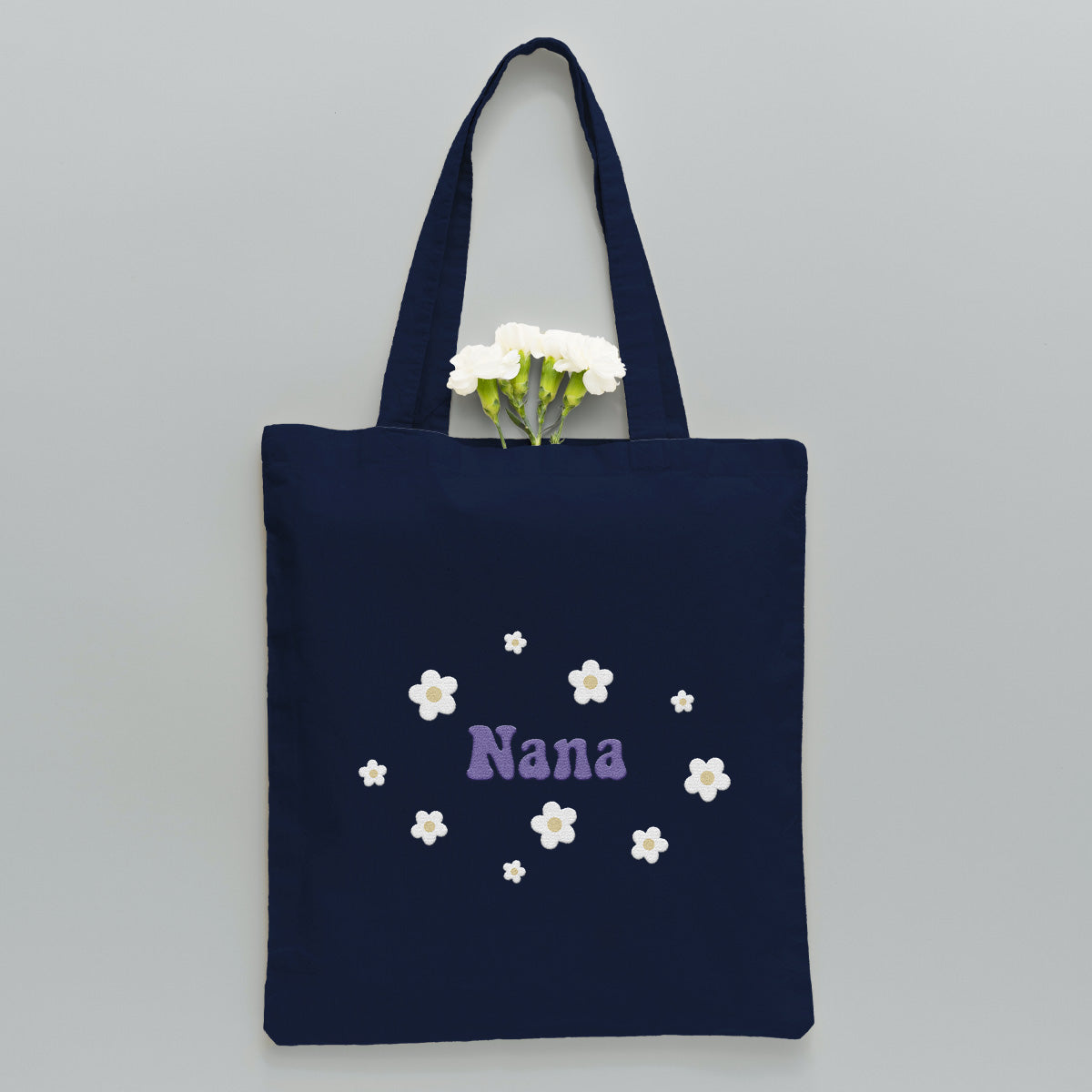 Personalisierte Tragetasche mit Namensaufdruck und Blume – bestickt für Oma