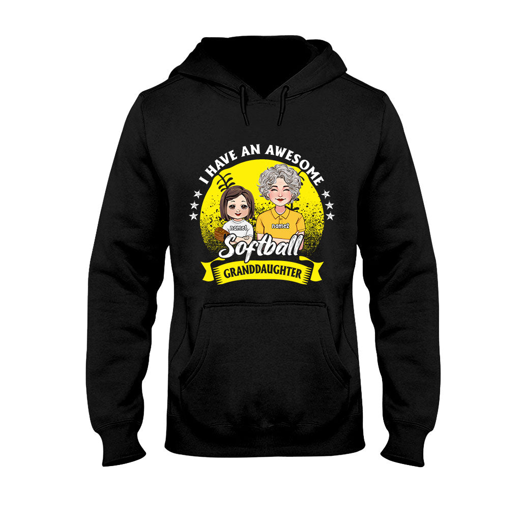 Tolle Softball-Enkelin – personalisiertes Softball-T-Shirt und Hoodie