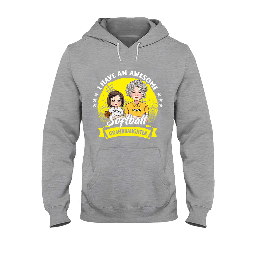 Tolle Softball-Enkelin – personalisiertes Softball-T-Shirt und Hoodie