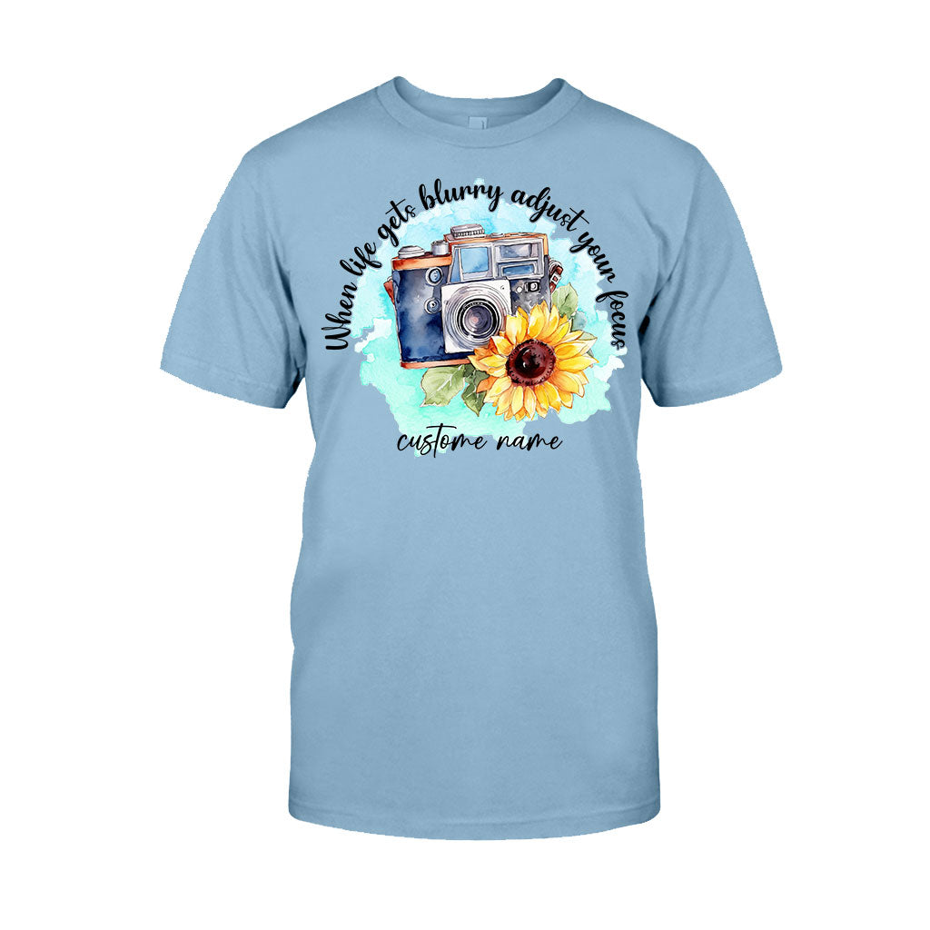 Wenn das Leben verschwommen wird, richte deinen Fokus neu aus – personalisiertes Fotografie-T-Shirt und Hoodie
