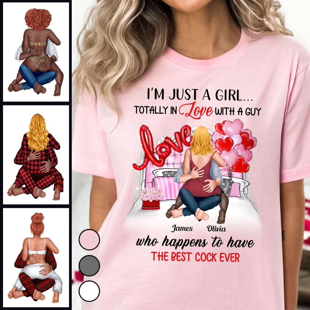 Ich bin nur ein Mädchen, das in einen Jungen verliebt ist – personalisiertes Partner-T-Shirt und Hoodie