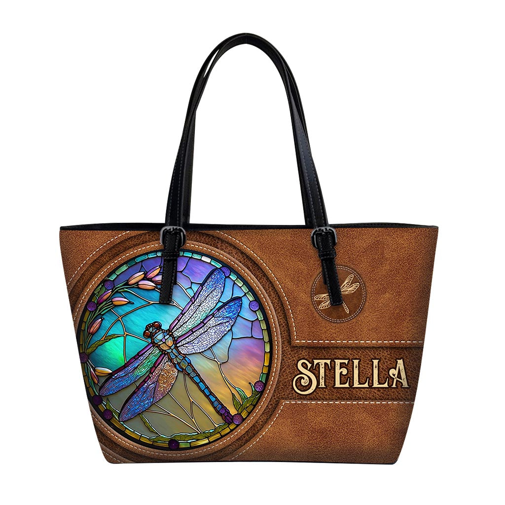 Libelle aus Buntglas – Personalisierte Libellen-Ledertasche