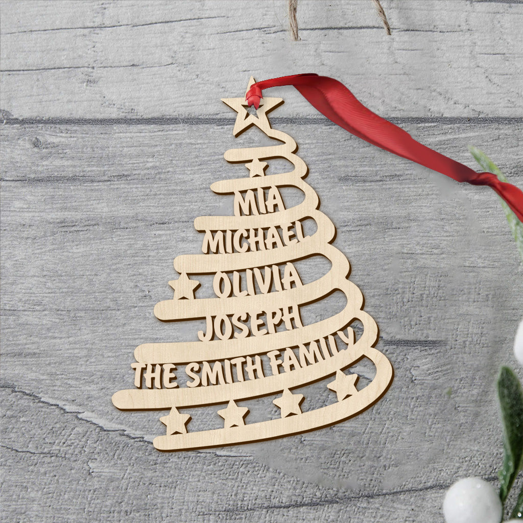 Weihnachtsbaum mit Familiennamen – Personalisierter Familienschmuck