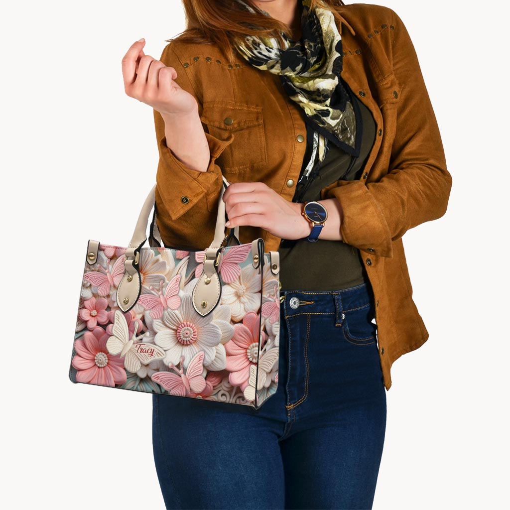 Schmetterlinge und Blumen – Personalisierte Schmetterlings-Lederhandtasche