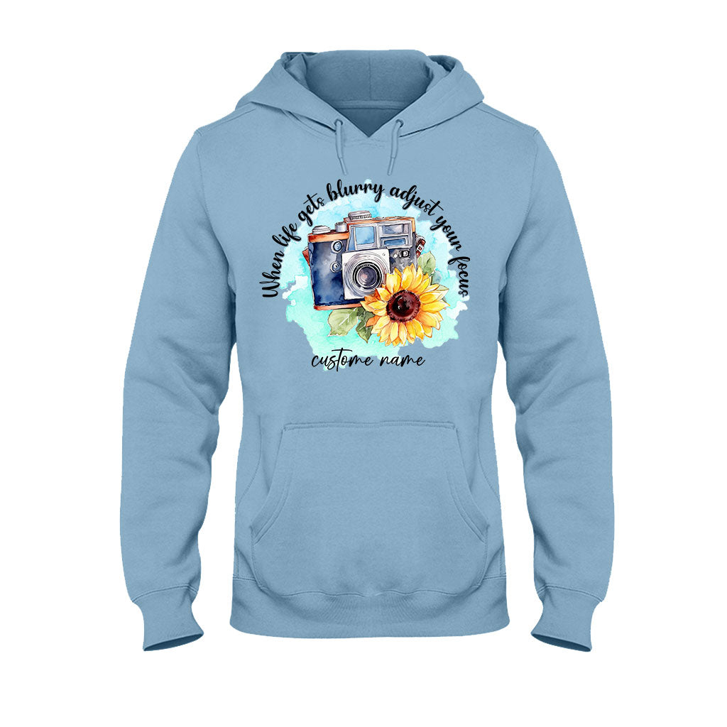 Wenn das Leben verschwommen wird, richte deinen Fokus neu aus – personalisiertes Fotografie-T-Shirt und Hoodie